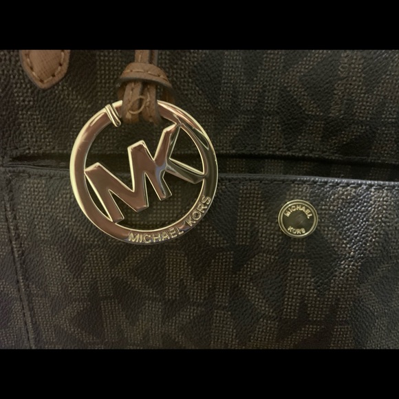 Michael Kors Signature Purse - Picture 11 of 11